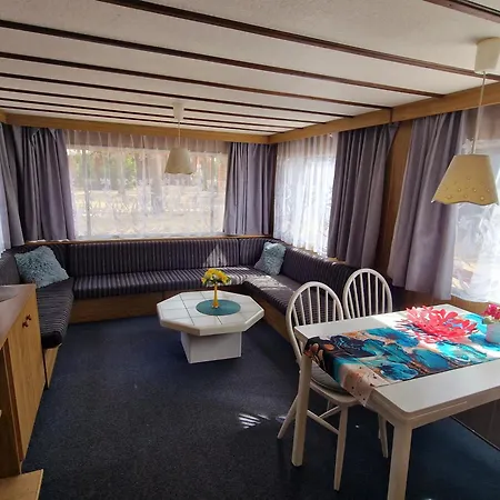 別荘 Pod Sosnami Osrodek Wypoczynkowy Letnisko ボシュコボ