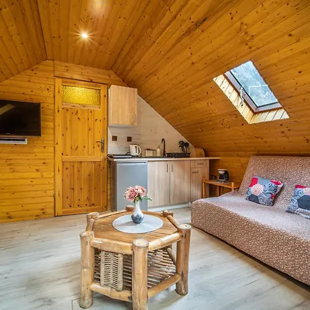 別荘 Pod Sosnami Osrodek Wypoczynkowy Letnisko ボシュコボ