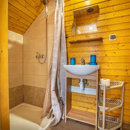 Pod Sosnami Osrodek Wypoczynkowy Letnisko ボシュコボ