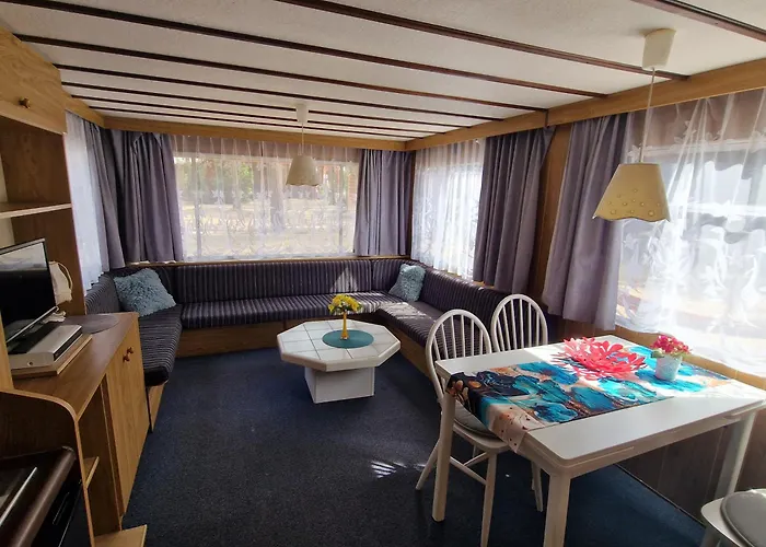 בית נופש Pod Sosnami Osrodek Wypoczynkowy Letnisko בוז'קובו